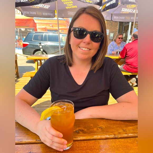 Meet your Posher, Elizabeth - Picture 1 of 1